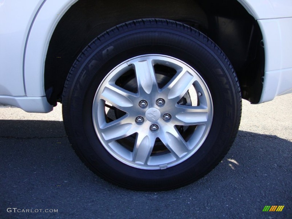 2011 Mitsubishi Endeavor LS Wheel Photos