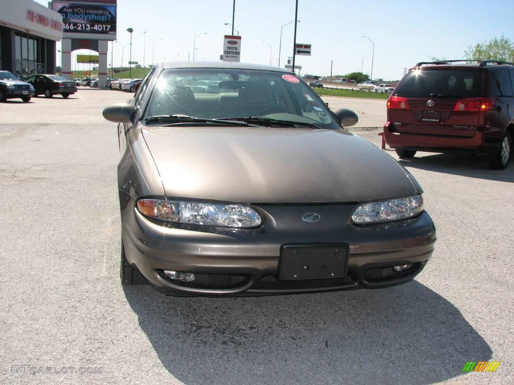 2002 Alero GL Sedan - Bronze Mist Metallic / Neutral photo #3