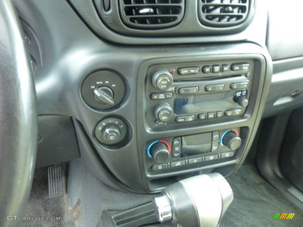 2006 Chevrolet TrailBlazer LT 4x4 Controls Photo #78256618