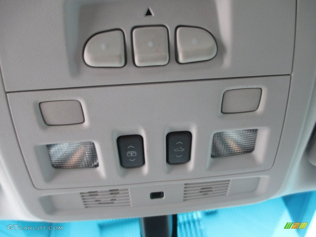 2008 Cadillac CTS 4 AWD Sedan Controls Photo #78260176
