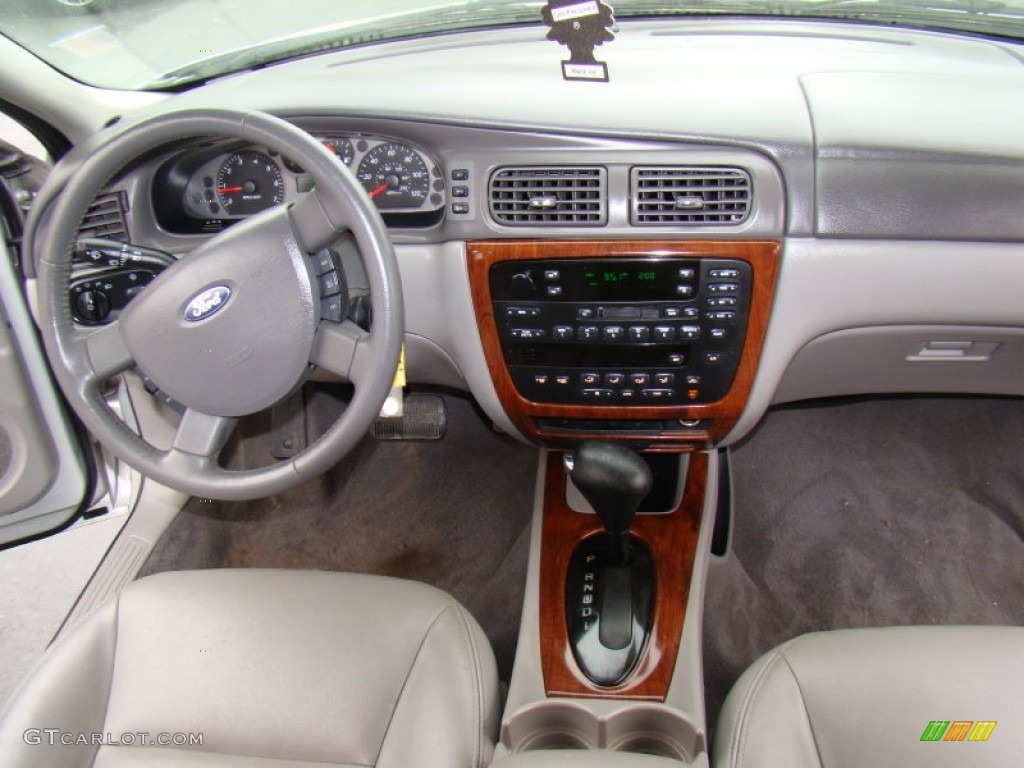 2004 Ford Taurus SEL Wagon Medium Graphite Dashboard Photo #78263332