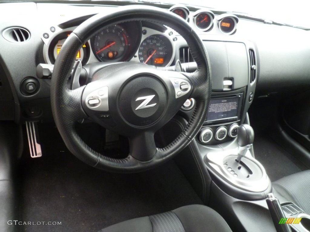 2009 Nissan 370Z Coupe Steering Wheel Photos