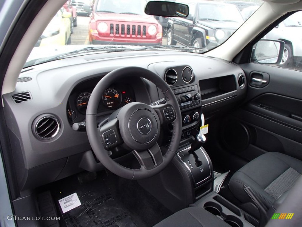 2014 Jeep Patriot Latitude 4x4 Dark Slate Gray Dashboard Photo #78279241