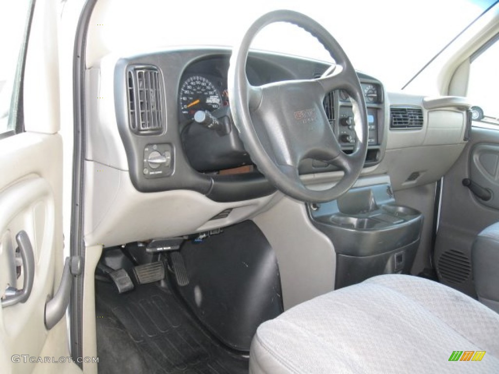 2001 GMC Savana Cutaway 3500 Commercial Moving Truck Pewter Dashboard Photo #78282340
