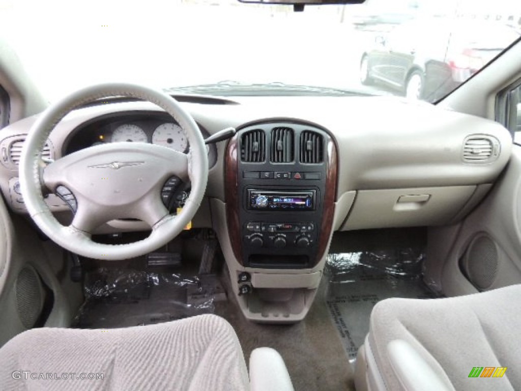 2002 Chrysler Town & Country eL Taupe Dashboard Photo #78283734