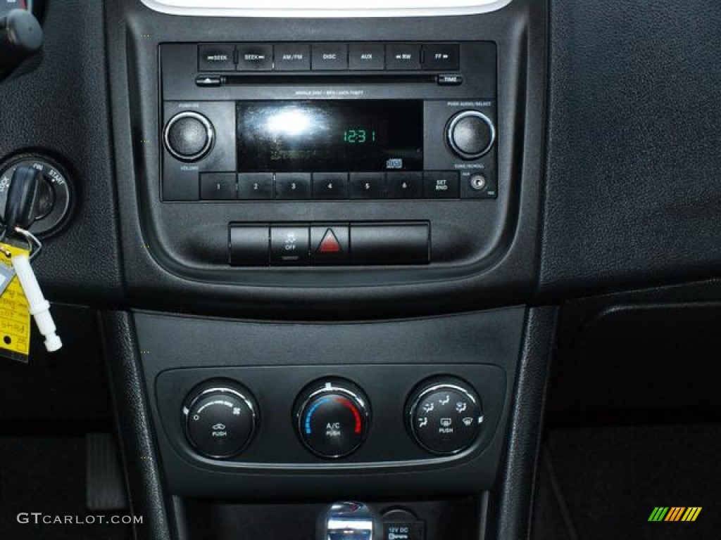 2012 Dodge Avenger SE Controls Photos