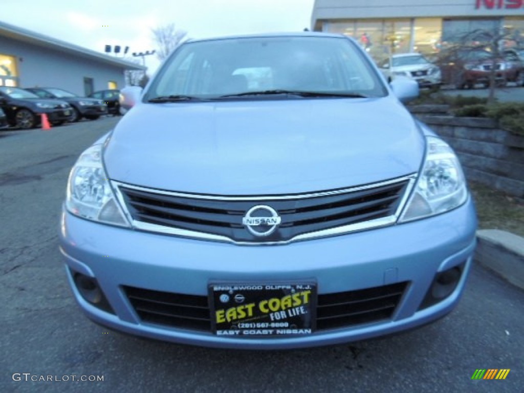 2011 Versa 1.8 S Hatchback - Arctic Blue Metallic / Charcoal photo #2