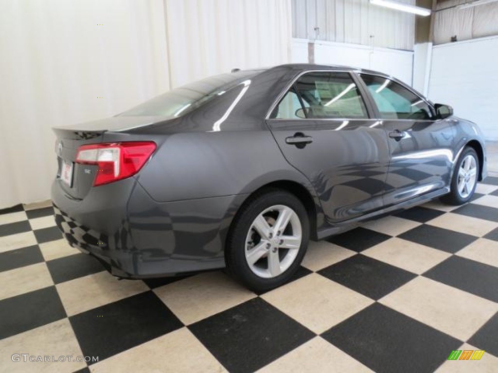 2013 Camry SE - Magnetic Gray Metallic / Black photo #18