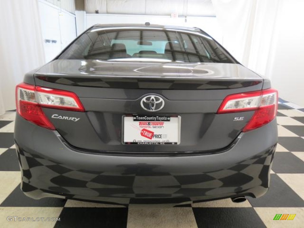 2013 Camry SE - Magnetic Gray Metallic / Black photo #19