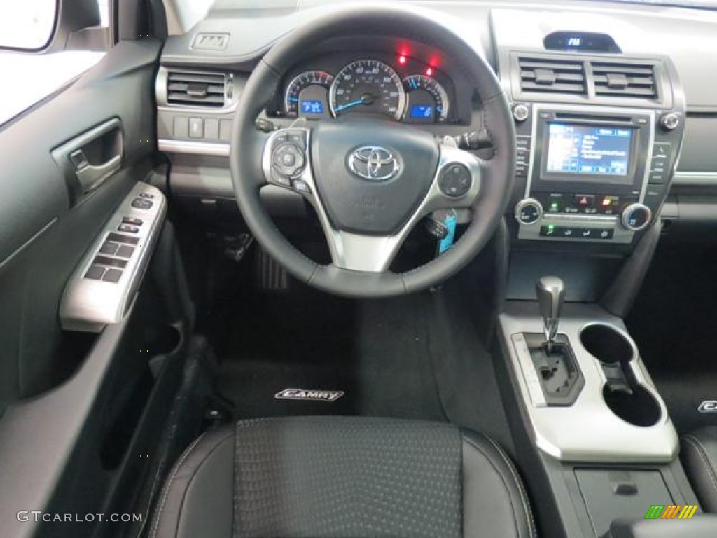 2013 Camry SE - Classic Silver Metallic / Black photo #5