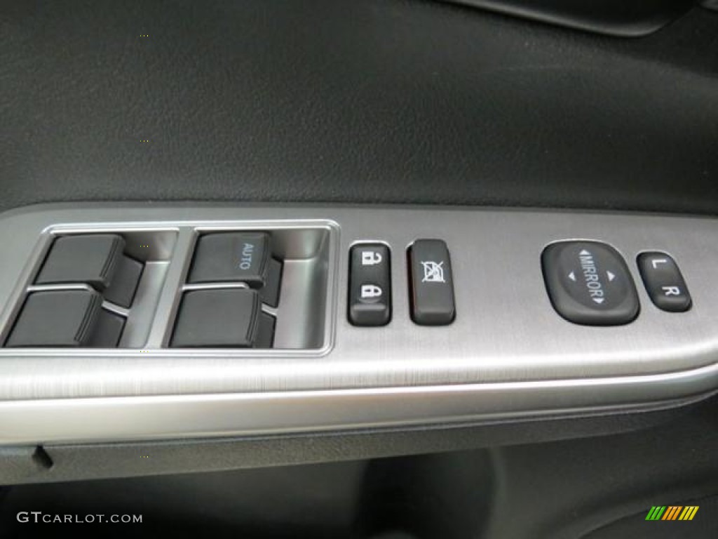 2013 Camry SE - Classic Silver Metallic / Black photo #10