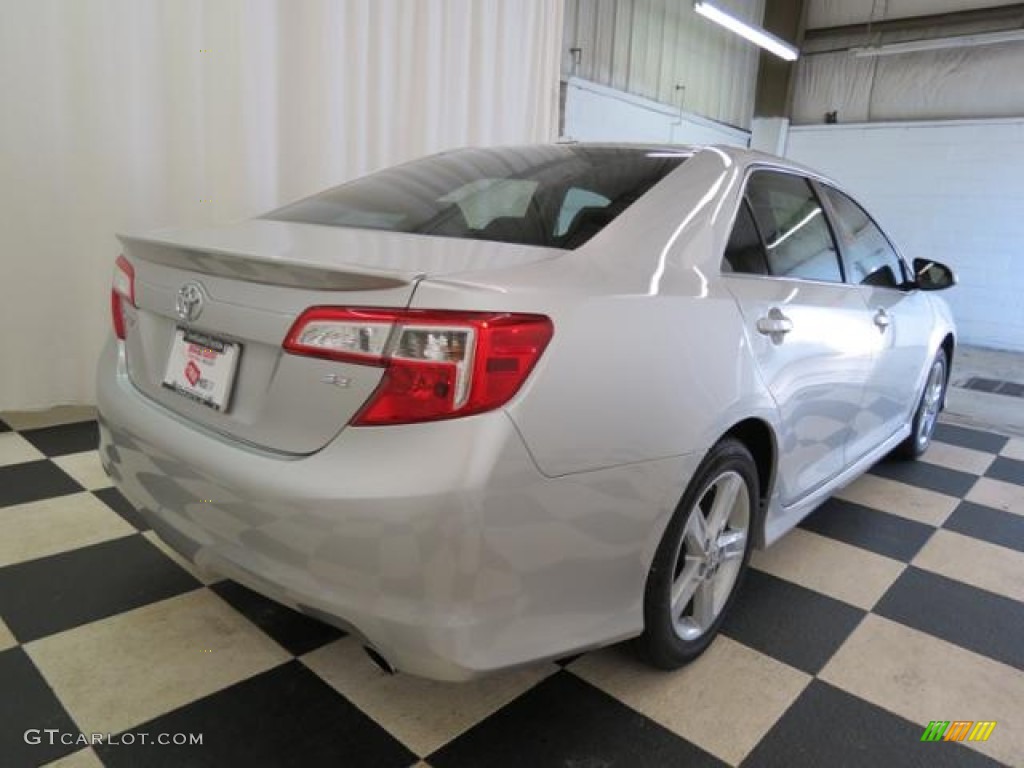 2013 Camry SE - Classic Silver Metallic / Black photo #18