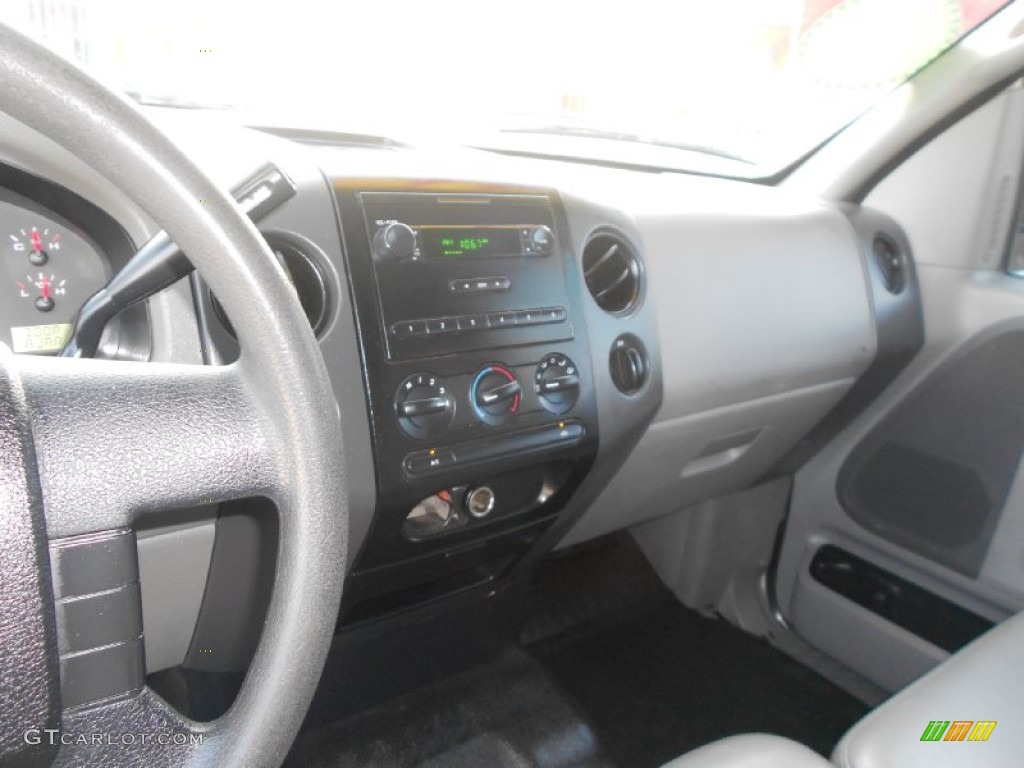 2005 F150 XL SuperCab - Silver Metallic / Medium Flint Grey photo #16