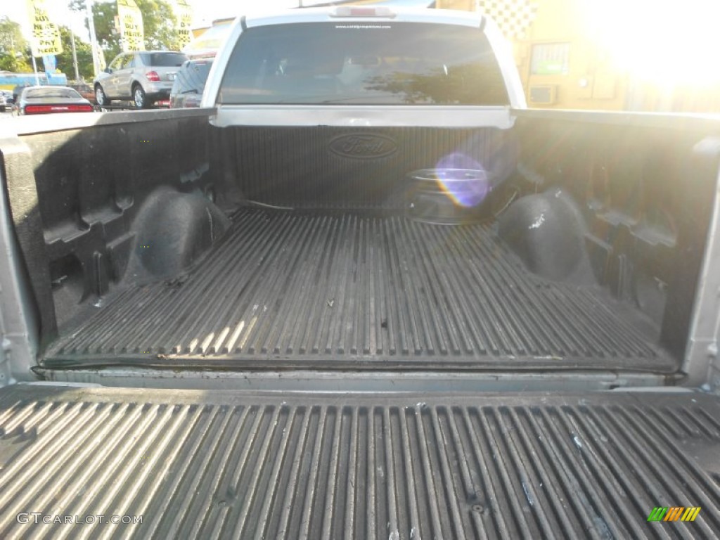 2005 F150 XL SuperCab - Silver Metallic / Medium Flint Grey photo #17