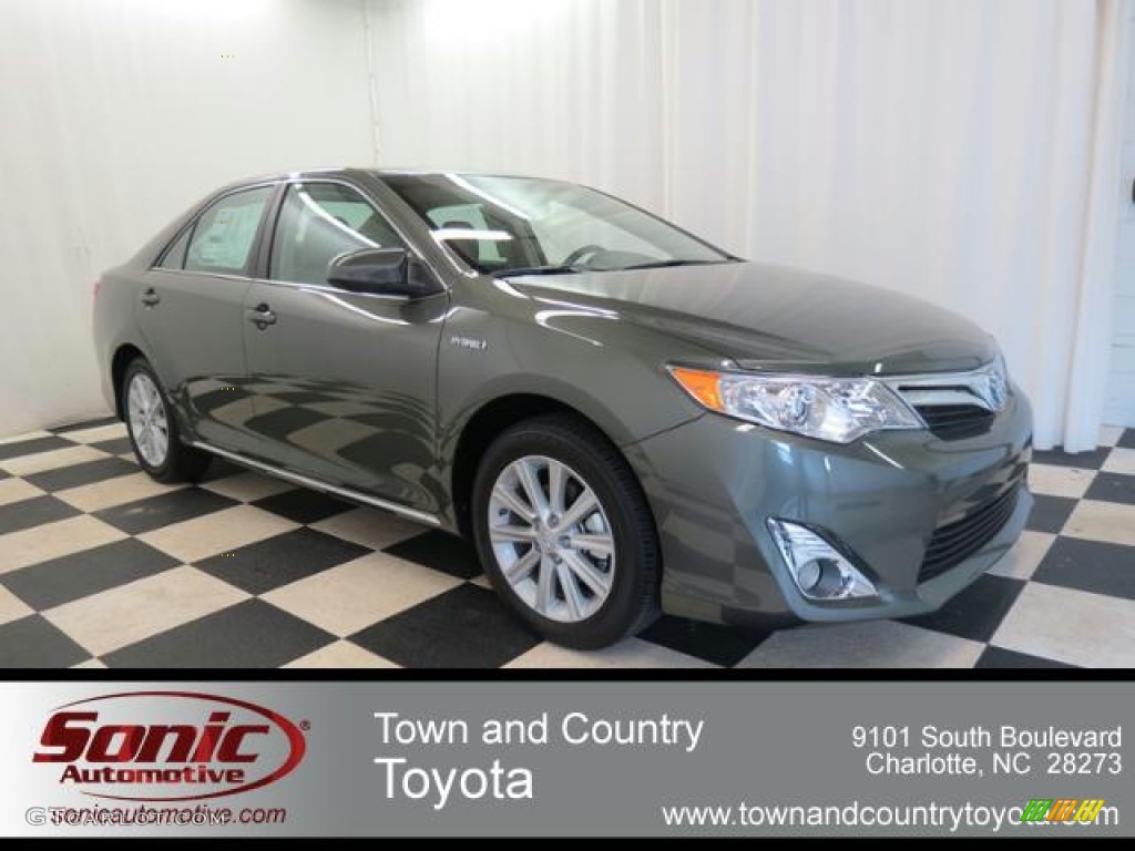 2013 Camry Hybrid XLE - Cypress Green Metallic / Ivory photo #1