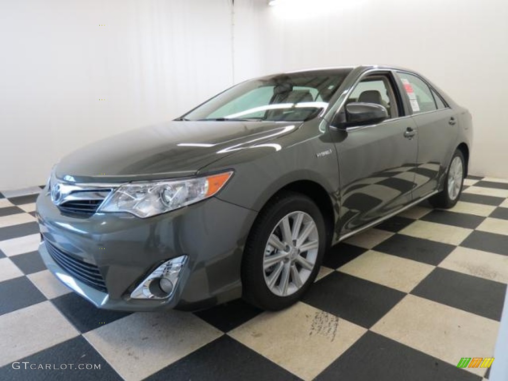 Cypress Green Metallic 2013 Toyota Camry Hybrid XLE Exterior Photo #78288101