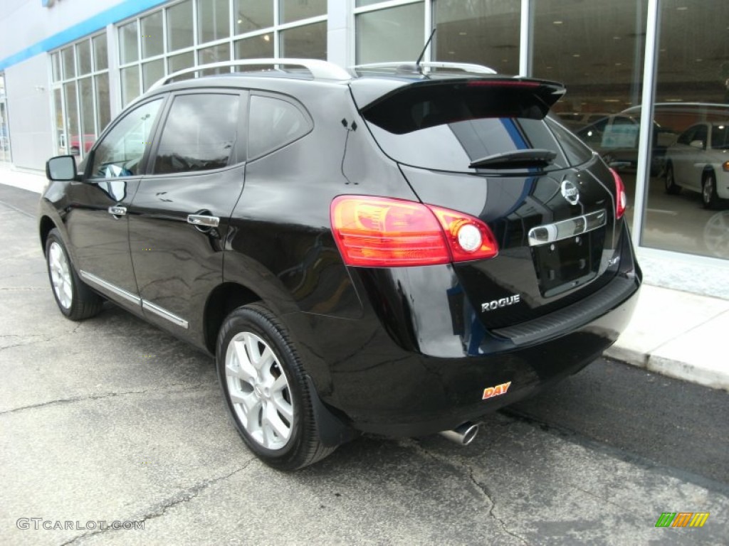 2011 Rogue SL AWD - Wicked Black / Black photo #5