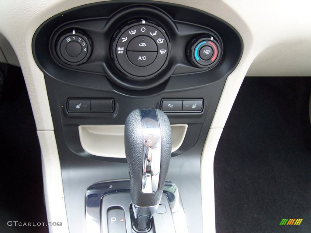 2012 Ford Fiesta SE Hatchback Controls Photo #78290494