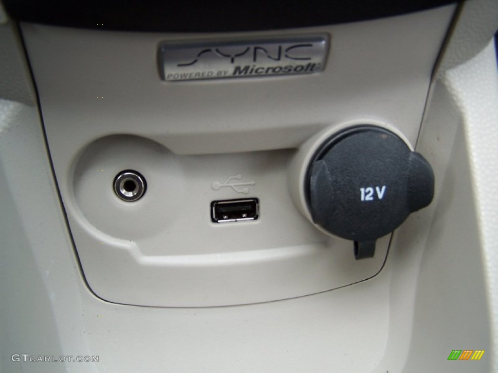 2012 Ford Fiesta SE Hatchback Controls Photo #78290512