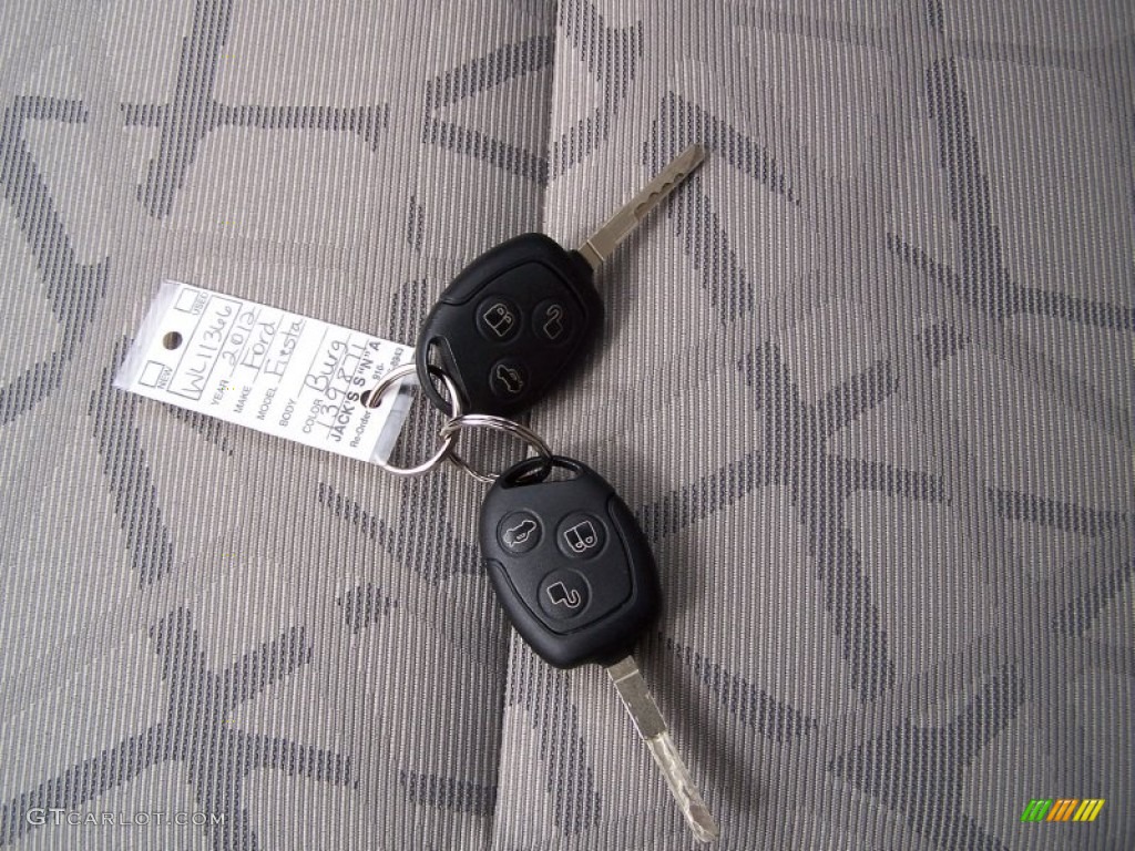 2012 Ford Fiesta SE Hatchback Keys Photos