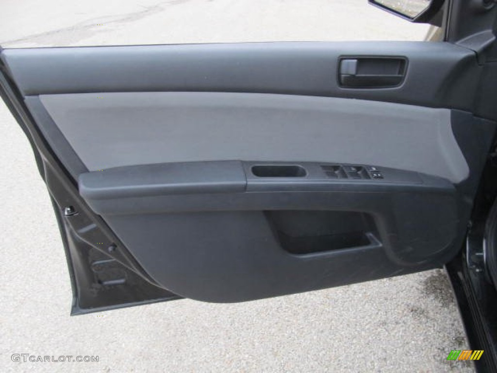 2010 Nissan Sentra 2.0 Door Panel Photos
