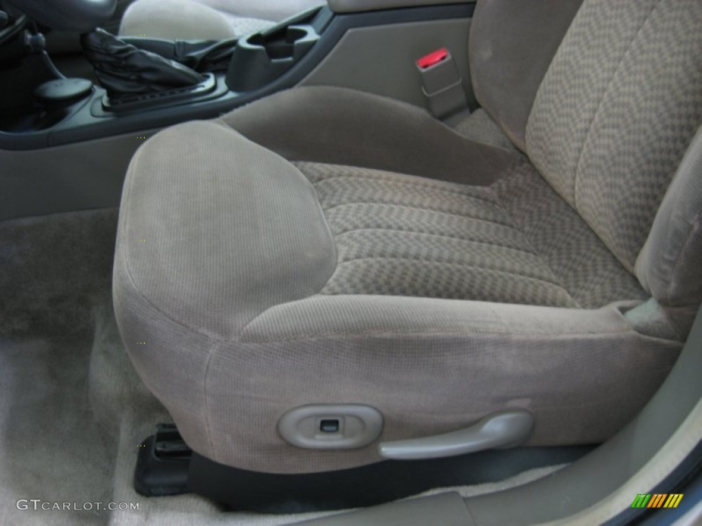 2001 Grand Am SE Sedan - Champagne Beige Metallic / Dark Taupe photo #11
