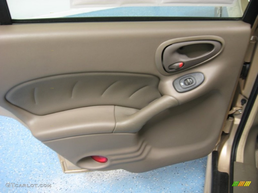2001 Grand Am SE Sedan - Champagne Beige Metallic / Dark Taupe photo #16