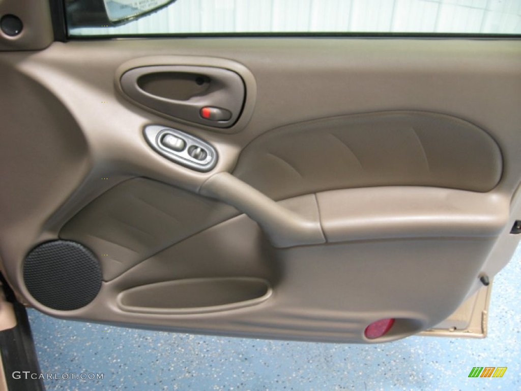 2001 Grand Am SE Sedan - Champagne Beige Metallic / Dark Taupe photo #22