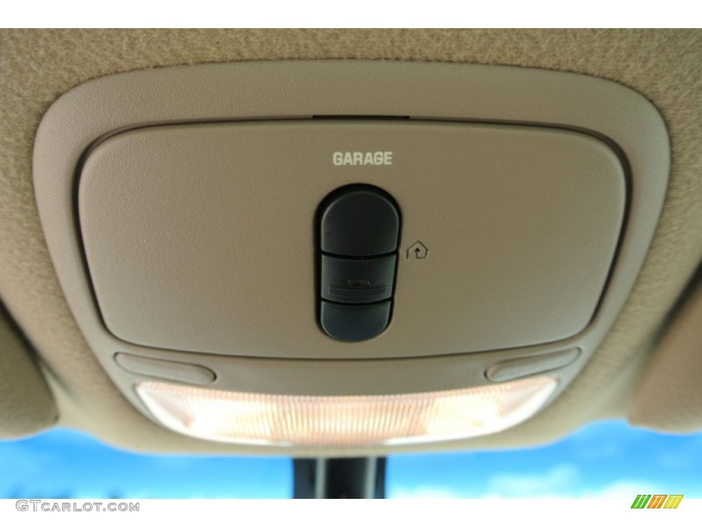 2002 Park Avenue  - White Diamond / Taupe photo #15