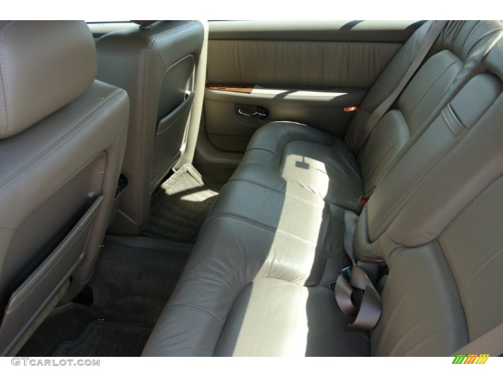 2002 Park Avenue  - White Diamond / Taupe photo #16