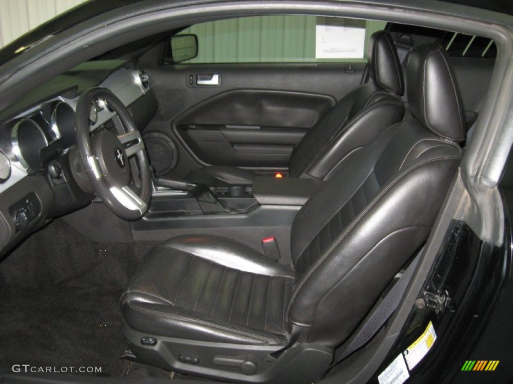 Dark Charcoal Interior 2006 Ford Mustang GT Premium Coupe Photo #78296812