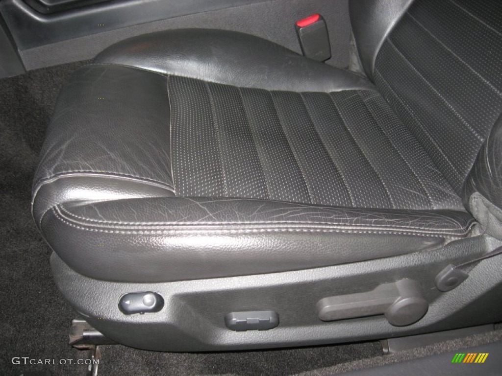 2006 Ford Mustang GT Premium Coupe Front Seat Photo #78296830