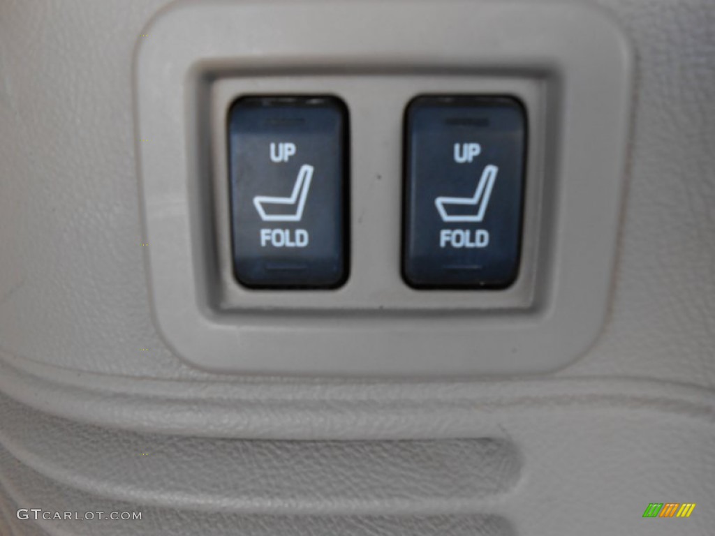 2005 Ford Expedition Limited Controls Photo #78298981