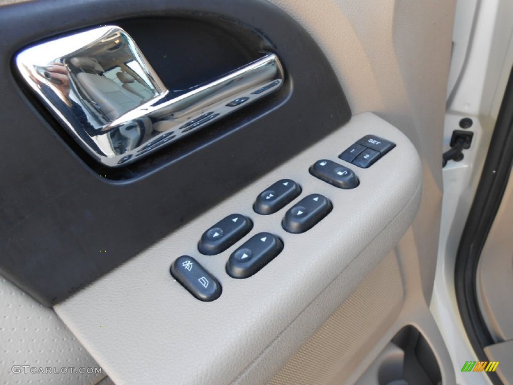 2005 Ford Expedition Limited Controls Photo #78299071