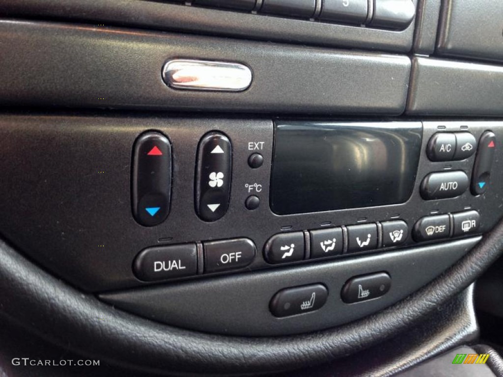 2002 Jaguar S-Type 3.0 Controls Photos