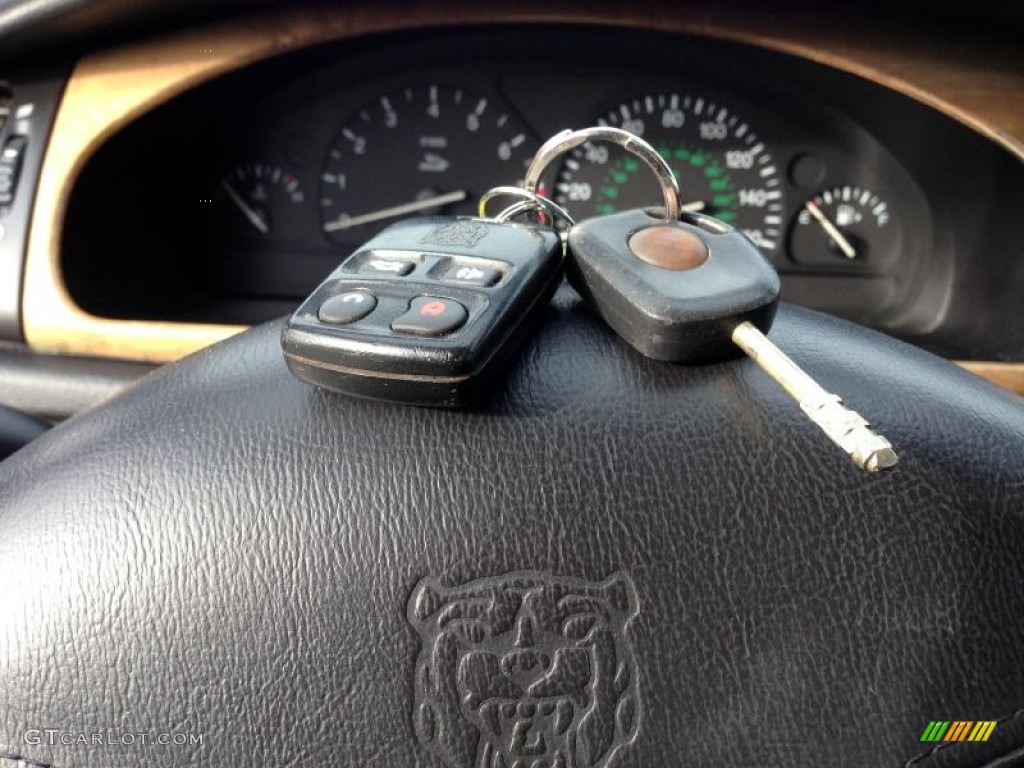 2002 Jaguar S-Type 3.0 Keys Photo #78300036