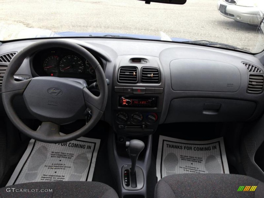2002 Accent GL Sedan - Coastal Blue / Gray photo #18