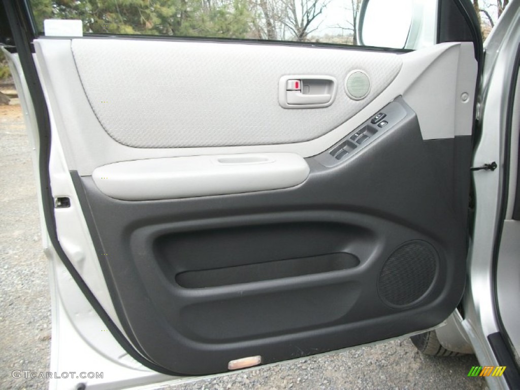 2006 Toyota Highlander V6 4WD Ash Gray Door Panel Photo #78304955
