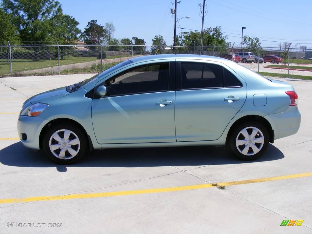 2007 Yaris Sedan - Jade Sea Metallic / Dark Charcoal photo #2