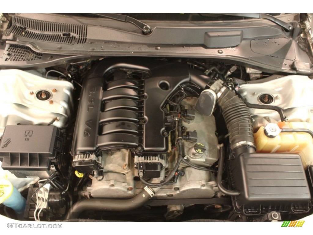 2005 Chrysler 300 Touring Engine Photos