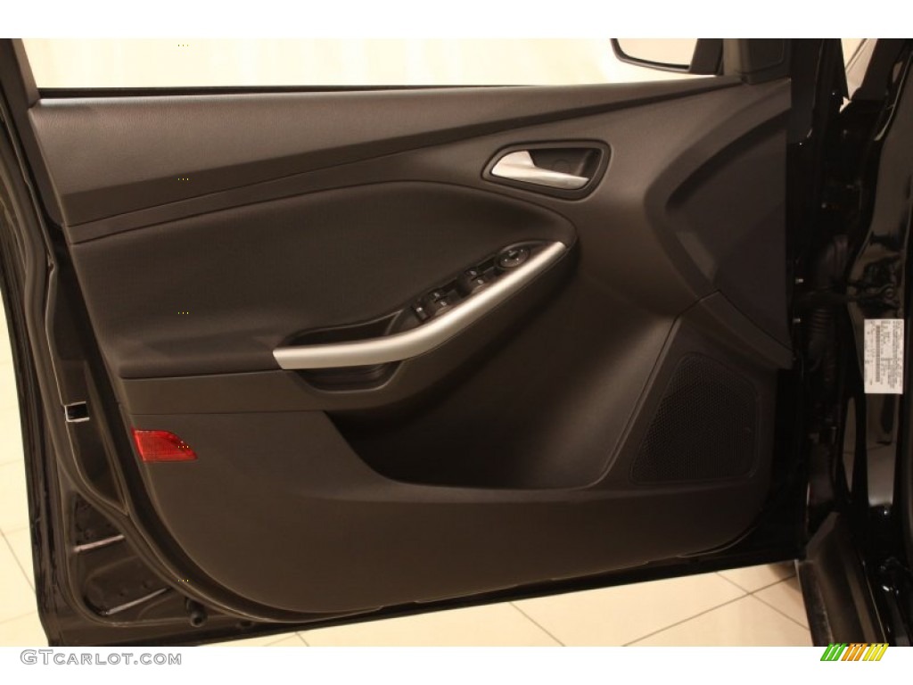 2012 Focus SE Sport 5-Door - Black / Two-Tone Sport photo #4