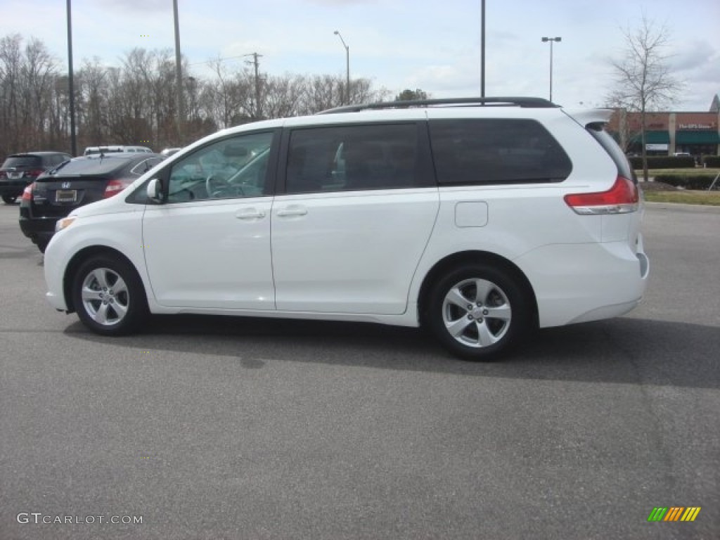 2011 Sienna LE - Super White / Light Gray photo #3