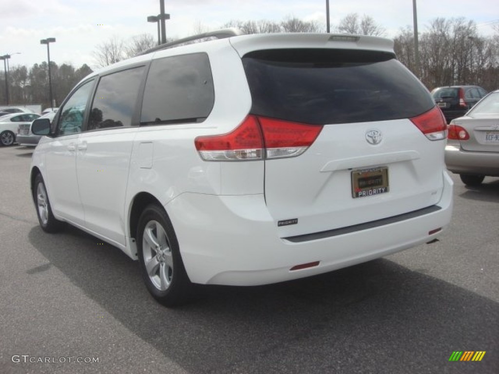 2011 Sienna LE - Super White / Light Gray photo #4