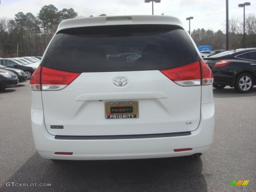 2011 Sienna LE - Super White / Light Gray photo #5