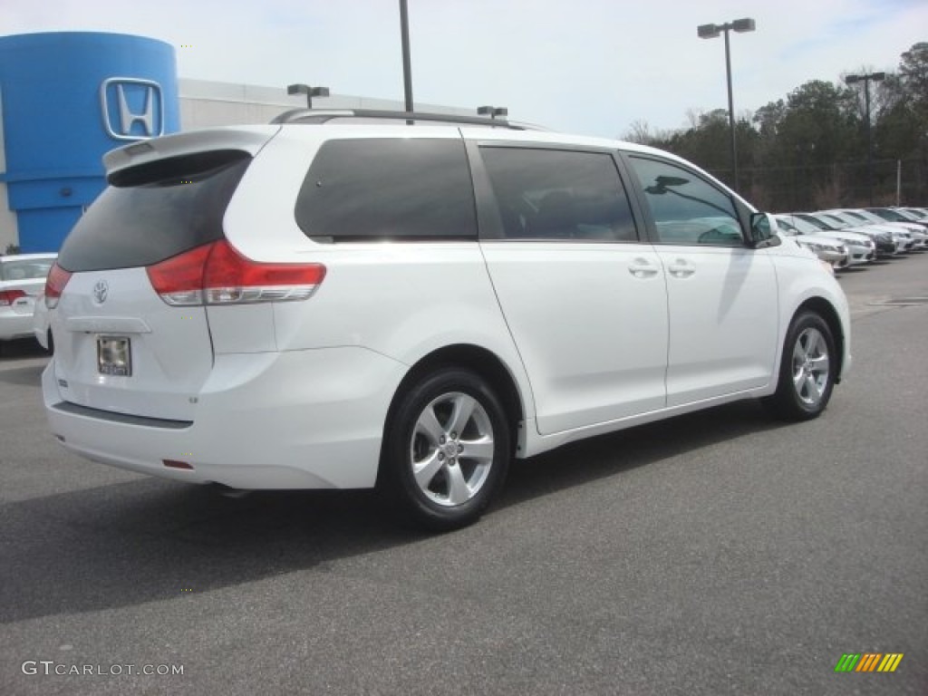 2011 Sienna LE - Super White / Light Gray photo #6