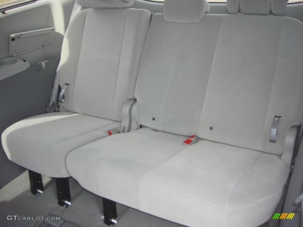 2011 Sienna LE - Super White / Light Gray photo #13