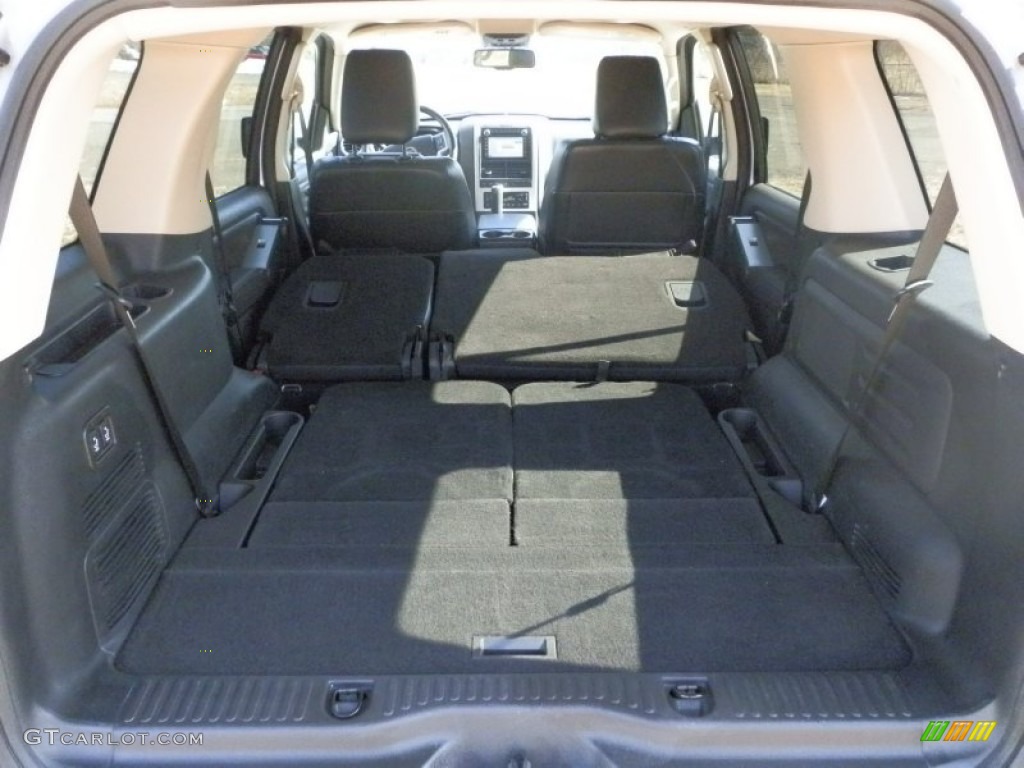 2010 Mercury Mountaineer V6 Premier AWD Trunk Photos