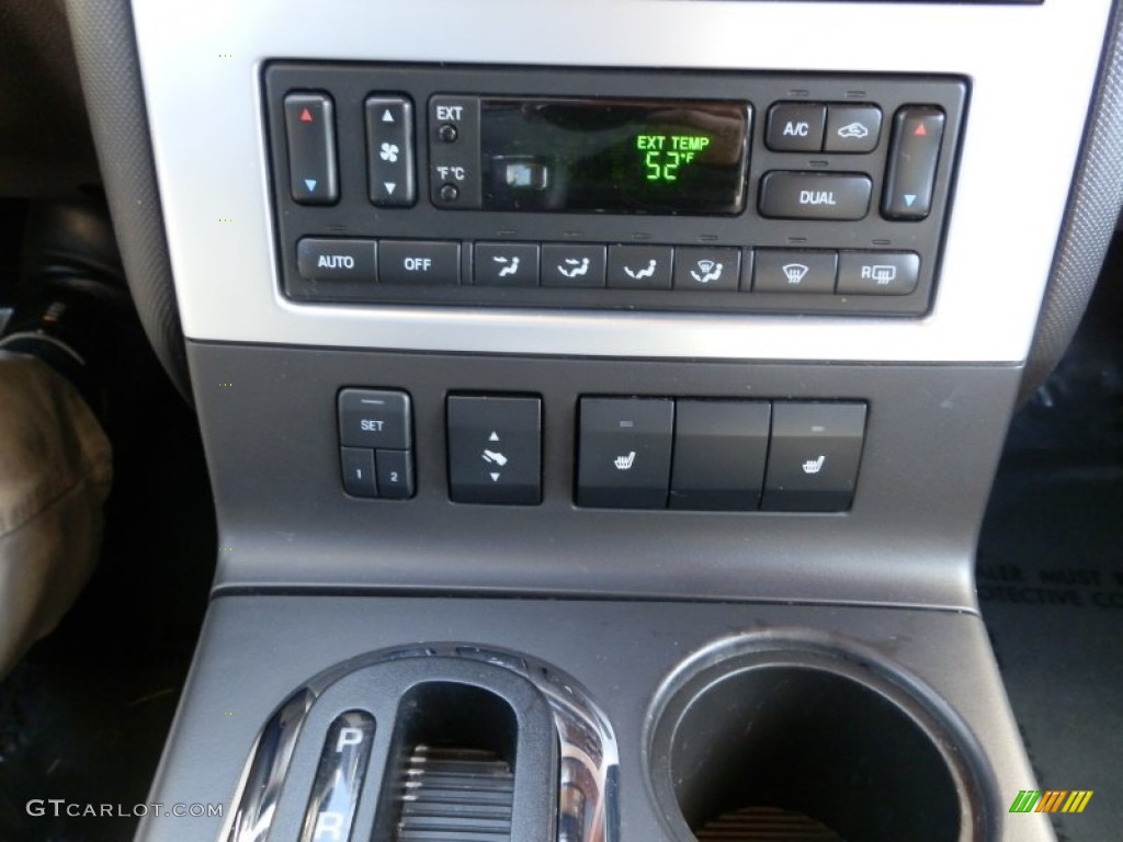 2010 Mercury Mountaineer V6 Premier AWD Controls Photo #78320703