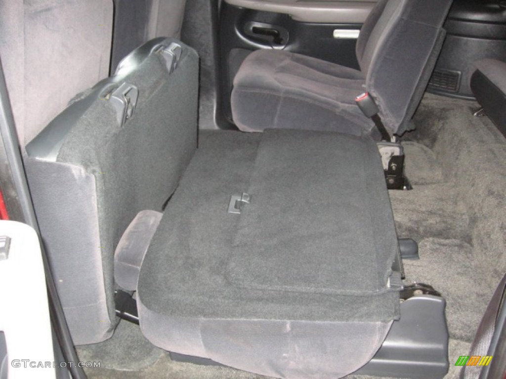 2002 Suburban 1500 LS - Redfire Metallic / Graphite/Medium Gray photo #17