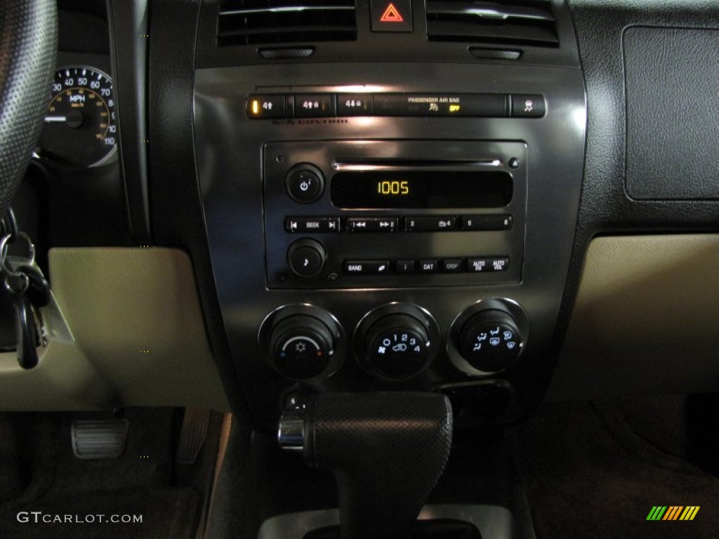 2006 Hummer H3 Standard H3 Model Controls Photo #78325050